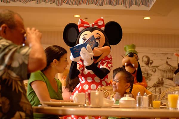 Café da Manhã com personagens Disney - UP Disney